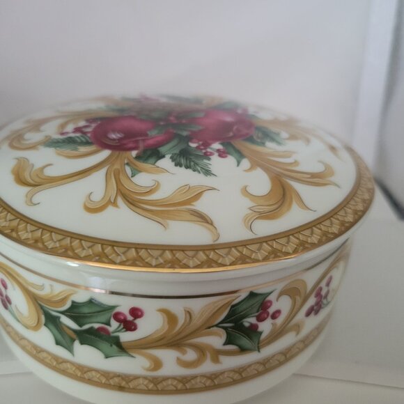 Vintage Mikasa Christmas Trinket Box with Lid - Picture 3 of 9